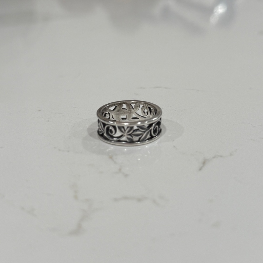 James Avery Retired Abounding Vine Band size 7